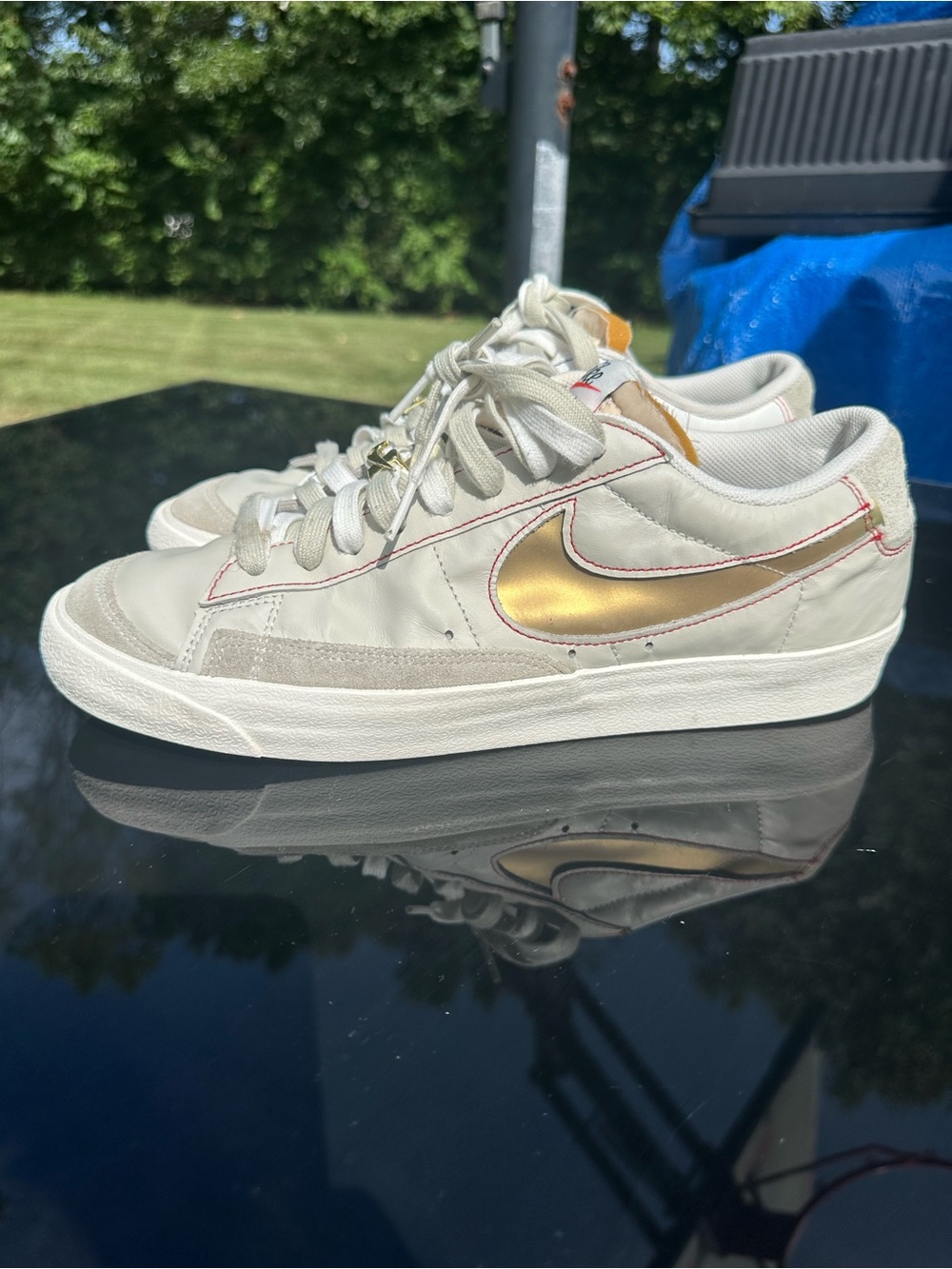 Nike Men’s Low-Top Sneakers in Cream with Gold Swoosh